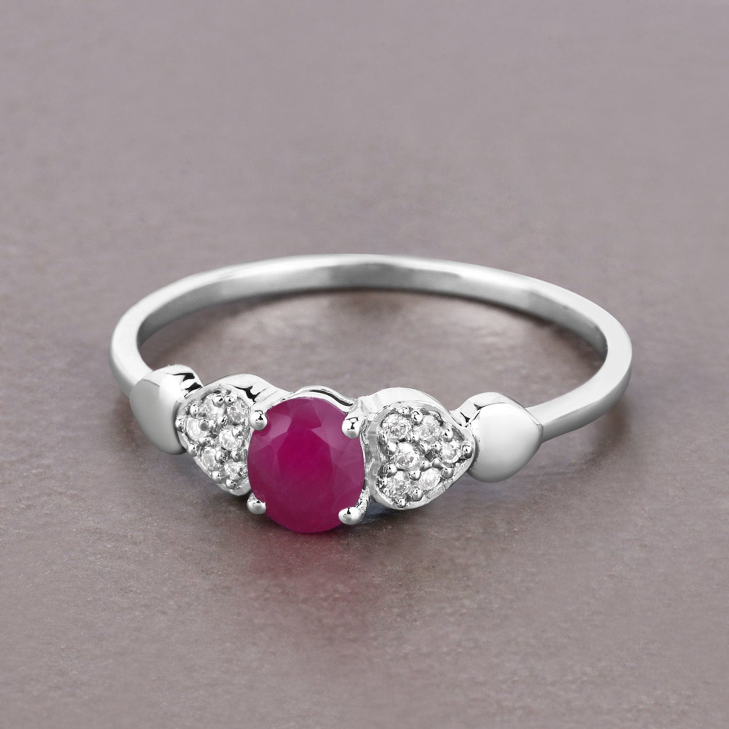 Anillo de oro blanco de 14K con rubí genuino de 0,36 quilates y diamante blanco