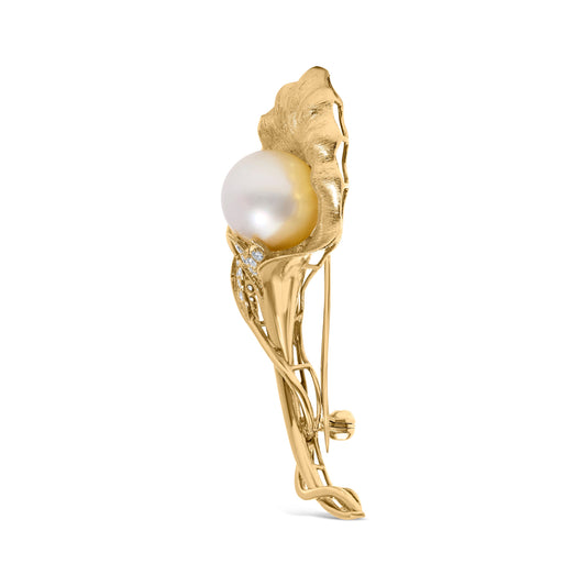 Broche de flor de oro amarillo de 18 quilates con diamante de 2/5 Cttw y perla cultivada de los Mares del Sur de 12 MM (color G-H, claridad VS1-VS2)