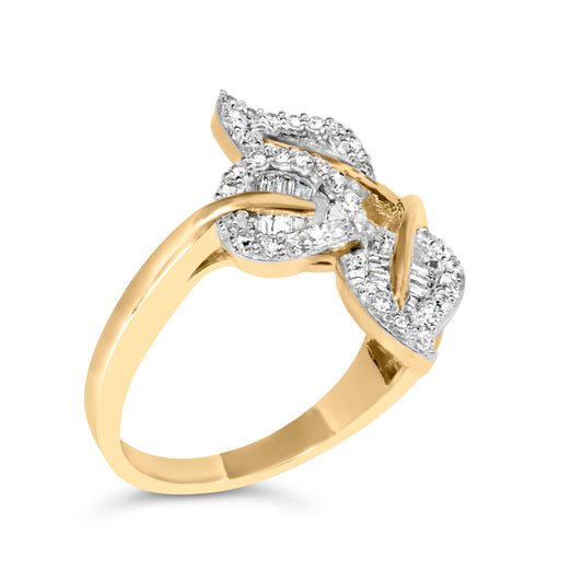 Anillo de oro amarillo y blanco de 18 quilates con baño de plata esterlina .925, de 3/8 quilates de peso total, con diamantes redondos y de talla baguette, con forma de hoja triple y diseño bypass (color I-J, claridad I1-I2) - Talla 7
