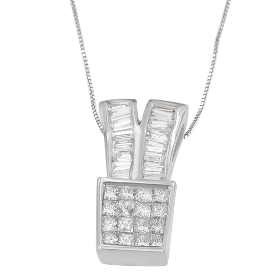 Collar con colgante de oro blanco de 14 quilates con diamantes talla princesa y baguette de 1 1/3 quilates (H-I, SI1-SI2)