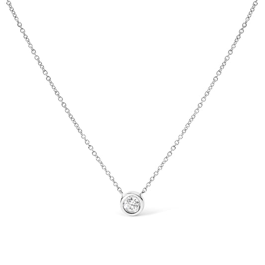 Collar con colgante solitario moderno de oro blanco de 10 quilates con diamante redondo talla brillante de 0,10 quilates engastado en bisel de 40,64-45,72 cm (color H-I, claridad SI2-I1)