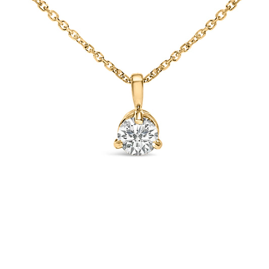 Collar con colgante solitario de diamante redondo de 14 quilates de oro amarillo de 3/8 quilates con engaste de 3 puntas estilo martini (color G-H, claridad SI2-I1) - 18 pulgadas