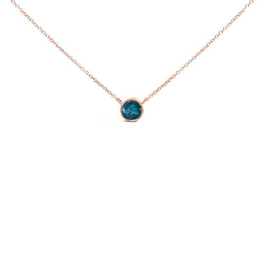 Colgante Solitario de Diamante Azul con Montura Biselada de Oro Rosa de 14K y 2.0 Cttw - 18 Pulgadas