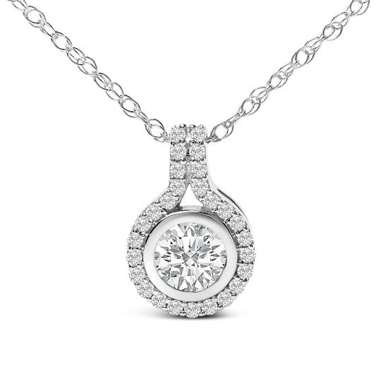 Collar con Colgante de Halo de Diamantes Creados en Laboratorio de 0,75 quilates en Plata de Ley