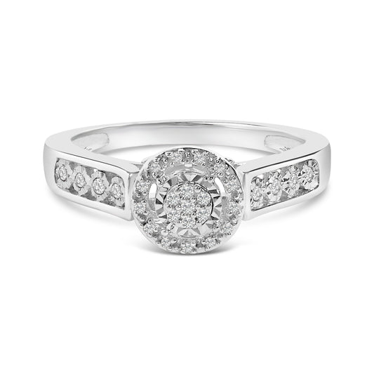 Anillo de halo de racimo redondo con acento de diamante de plata esterlina