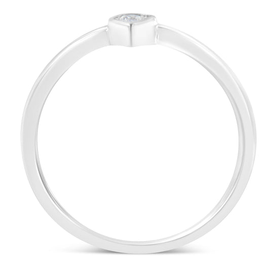 Anillo de promesa pequeño con forma de lágrima y pera de plata de ley .925 con diamante de 1/20 quilates y engaste milagroso (color J-K, claridad I1-I2) - Talla 6