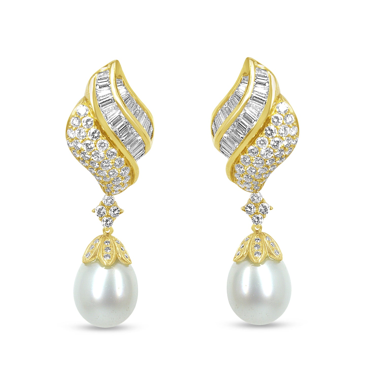 Pendientes Colgantes con Clip de Oro Amarillo de 18k con Perlas de los Mares del Sur, Diamantes Redondos y Talla Baguette de 7.0 Cttw (Color F-G, Claridad VS1-VS2)