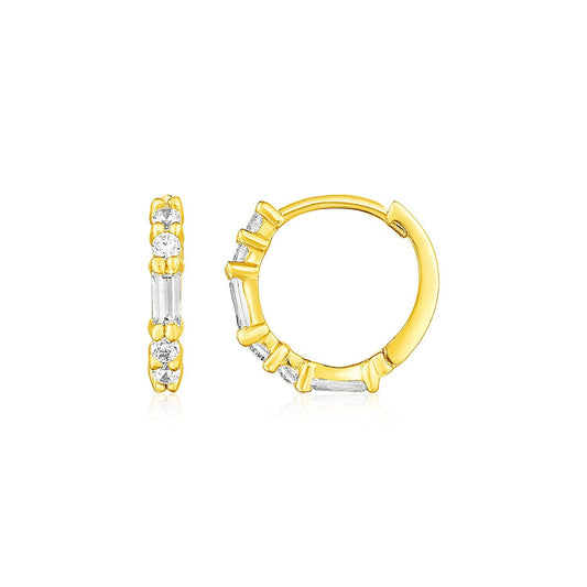 Pendientes pequeños de aro de oro amarillo de 14 quilates con circonitas cúbicas baguette