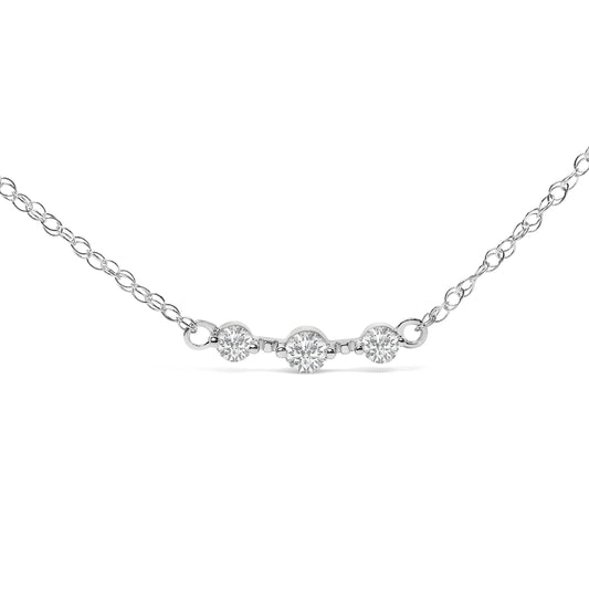 Collar de estación de plata de ley con diamantes cultivados en laboratorio de 1/5 Cttw de 3 piedras