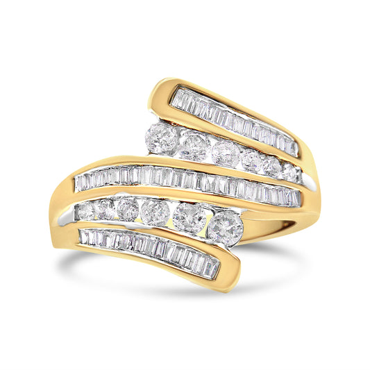 Anillo tipo banda de oro amarillo de 10 qt con diamantes redondos y talla baguette de 1 quilate (Color H-I, Claridad I1-I2) - Talla de anillo 7