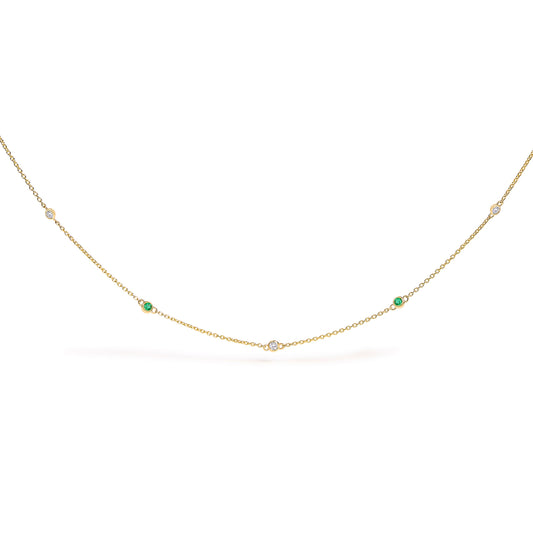 Collar de 18 pulgadas de oro amarillo de 14 quilates con esmeraldas verdes y diamantes alternados engastados en bisel