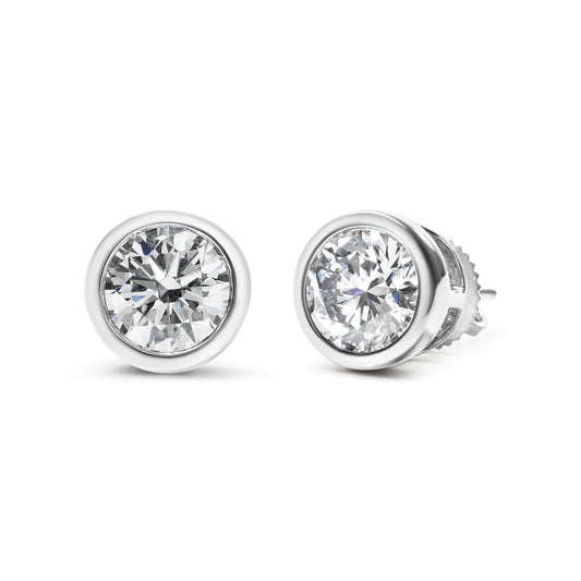 Aretes de diamante solitario cultivado en laboratorio de 1,0 quilates en oro blanco de 14 quilates con bisel clásico y cierre de rosca (color G-H, claridad VS2-SI1)