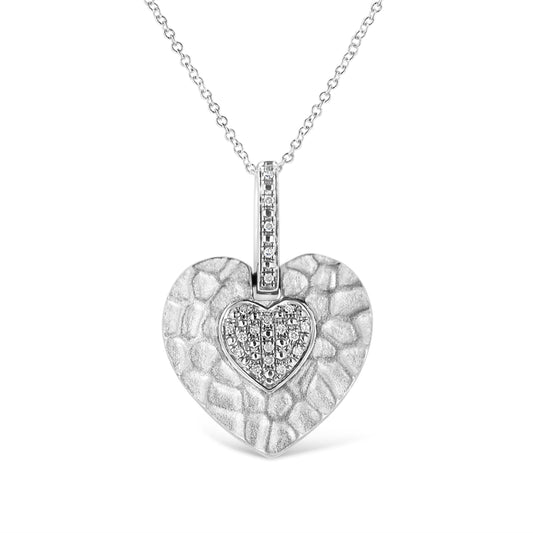Collar con colgante de corazón de plata de ley .925 con acento de diamantes pavé de 45,72 cm (Color I-J, Claridad I1-I2)