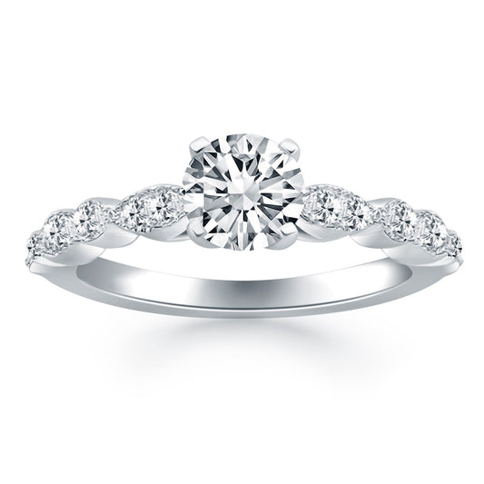 Anillo de compromiso de oro blanco de 14 quilates con diamantes de talla especial