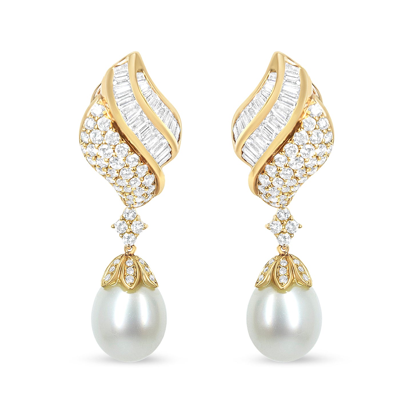Pendientes Colgantes con Clip de Oro Amarillo de 18k con Perlas de los Mares del Sur, Diamantes Redondos y Talla Baguette de 7.0 Cttw (Color F-G, Claridad VS1-VS2)