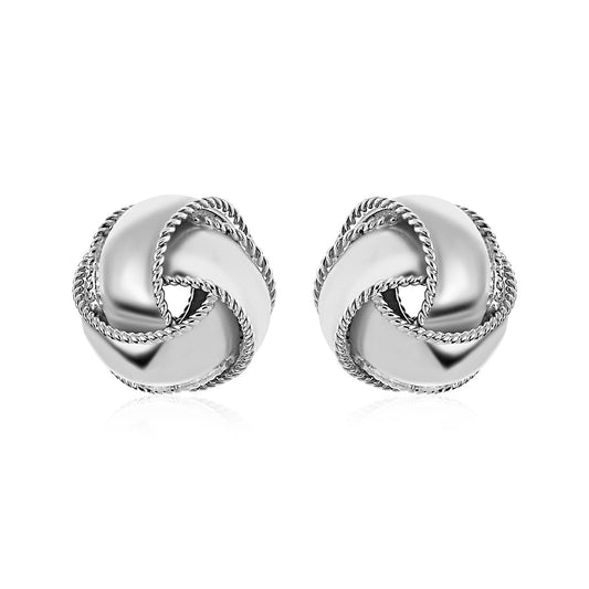 Pendientes de nudo de amor texturizados y pulidos de plata esterlina