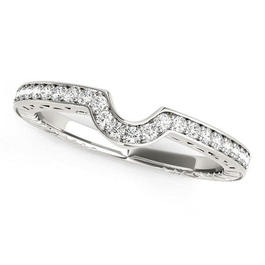 Anillo de boda curvo de oro blanco de 14k con engaste de garras (1/8 ct. p.a.)