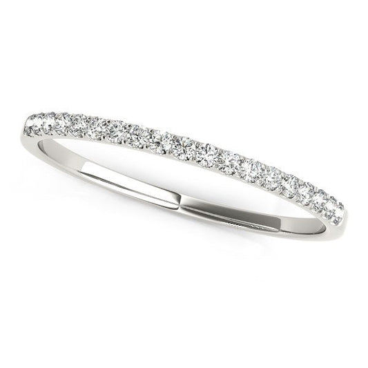 Anillo de boda de oro blanco de 14k con diamantes engastados en pavé (1/8 cttw)