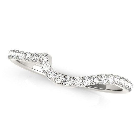 Anillo de boda curvo de diamantes de oro blanco de 14k con engaste redondo de pavé (1/5 cttw)