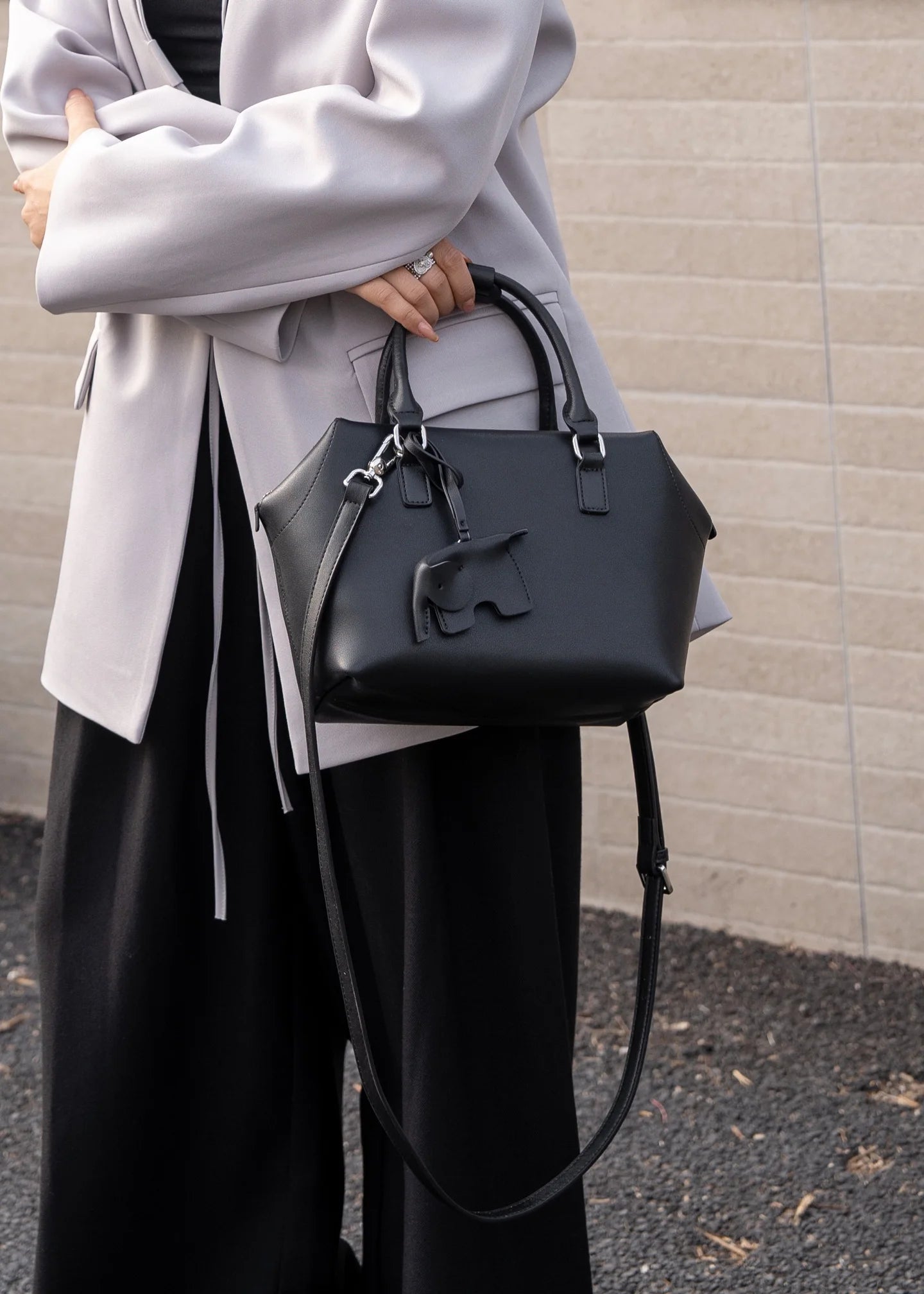 High-Quality Genuine Leather Fashion Designer Handbag | Retro Bowling Shoulder Bag | Large Capacity Customizable Crossbody Bag | Waterproof All-Season Women's Tote Luxegan