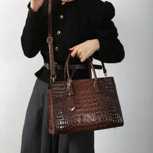 New Elegant Large Capacity Envelope Tote | Sophisticated Print & Chain Detail Handbag | Fashionable PU Leather Single Shoulder Bag | Durable Travel Oblique Straddle Bag (Model TJ-8584910) Luxegan