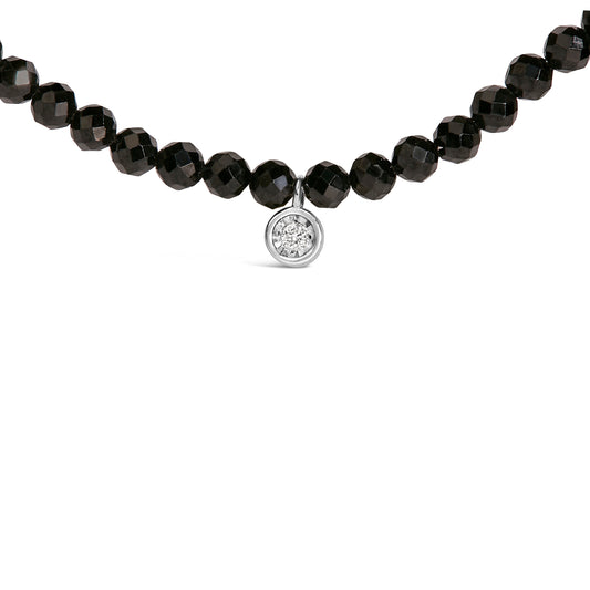 Collar con cuentas de espinela negra con acento de diamante de plata de ley