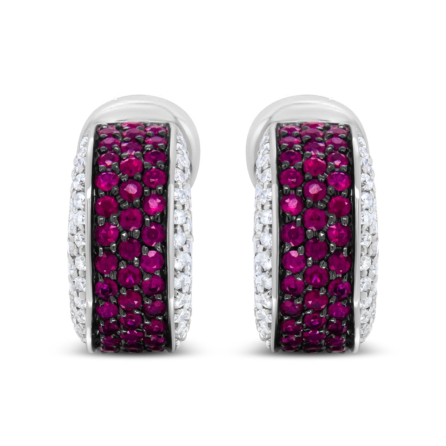 Pendientes de aro tipo Huggie de oro blanco de 18 quilates con baño de rodio negro, diamantes redondos de 3/4 Cttw y rubíes rojos redondos de 1 mm (color F-G, claridad VS1-VS2)