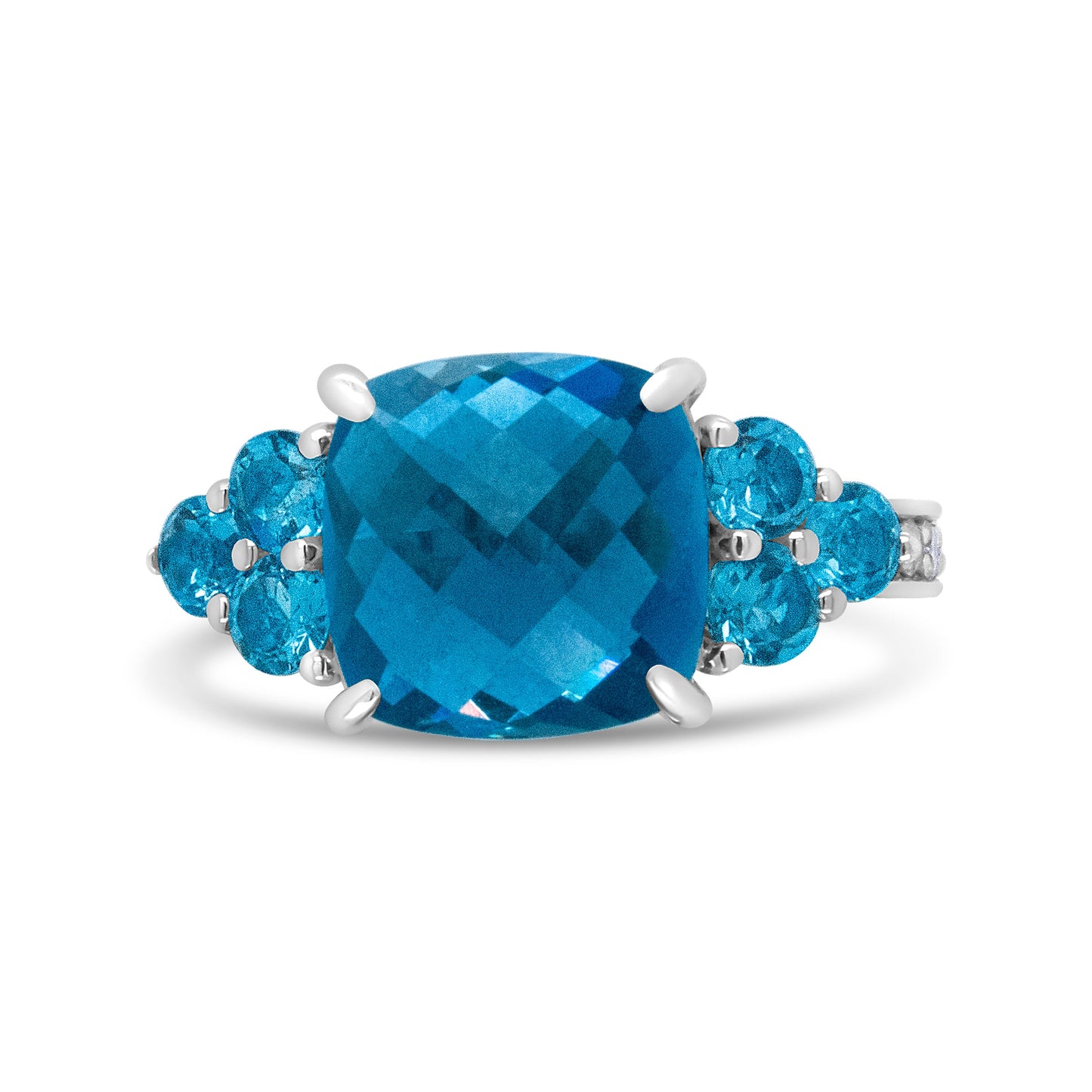 Anillo de oro blanco de 18K con topacio azul talla cojín de 10 mm y diamantes de 1/6 Cttw estilo tres piedras (color F-G, claridad VS1-VS2) - Talla 6.5