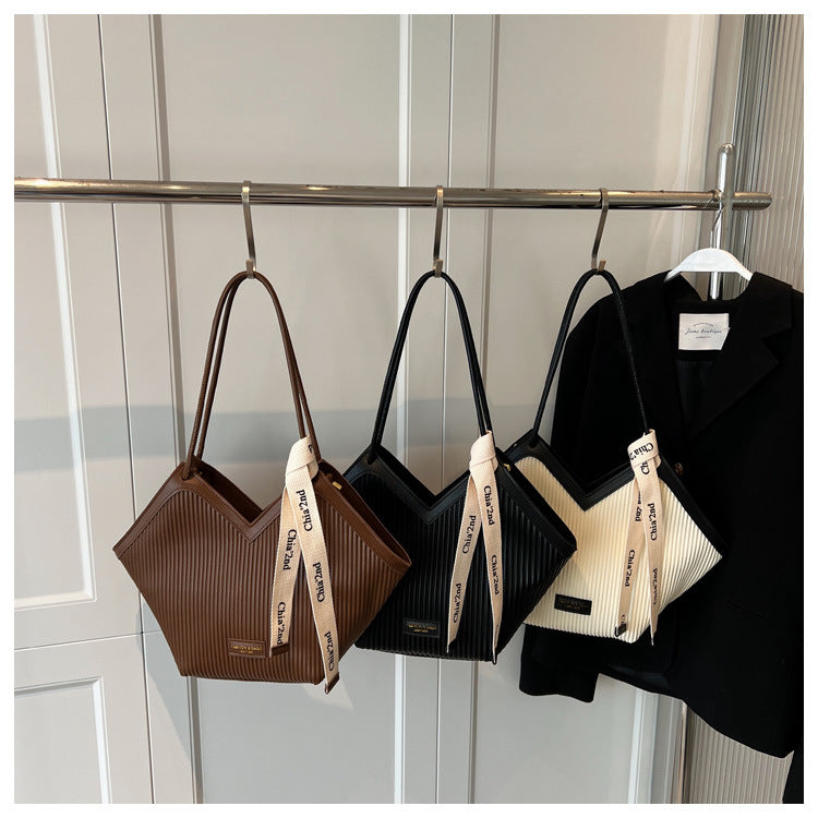 Fashion Ladies' Heart-Shaped Tote Bag | Sophisticated Luxury Designer Shoulder Handbag | Elegant Large Capacity Casual Purse | "Dignified" Structured PU Leather Bag with Ribbon Decoration Luxegan