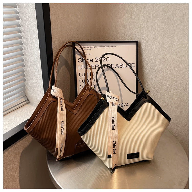 Fashion Ladies' Heart-Shaped Tote Bag | Sophisticated Luxury Designer Shoulder Handbag | Elegant Large Capacity Casual Purse | "Dignified" Structured PU Leather Bag with Ribbon Decoration Luxegan