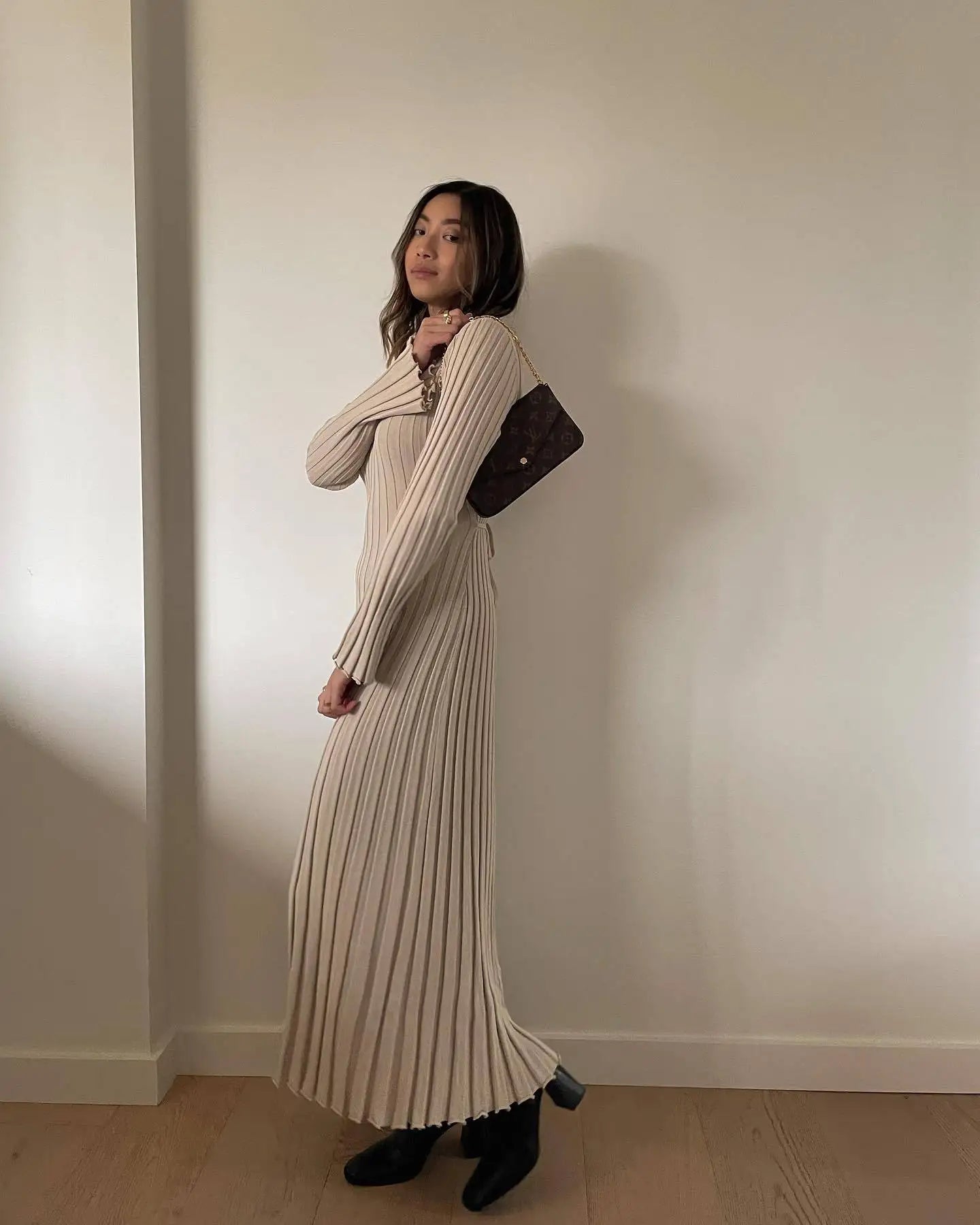 Autumn V-Neck Ribbed Knit Maxi Dress | Sophisticated High-Waist Pleated Gown | Elegant "Butterfly - view 3