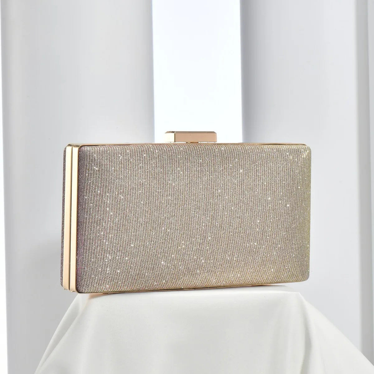 Shiny Luxury Women’s Handbag | Elegant Socialite Dinner Clutch | Fashionable Street Style Party Bag | Premium Polyester Daily Matching Purse with Silt Pocket Luxegan