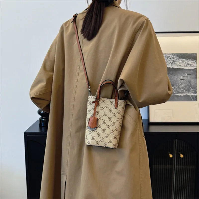 Retro Plaid Crossbody Bag | Compact Bucket Purse with Detachable Strap Luxegan