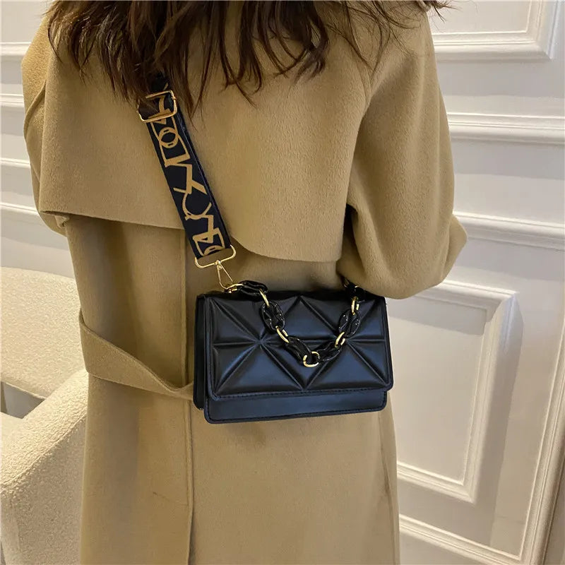 New Women's Bags Korean Version | Lingge Chain Shoulder Bag & Solid Color Messenger Small Square Bag Luxegan