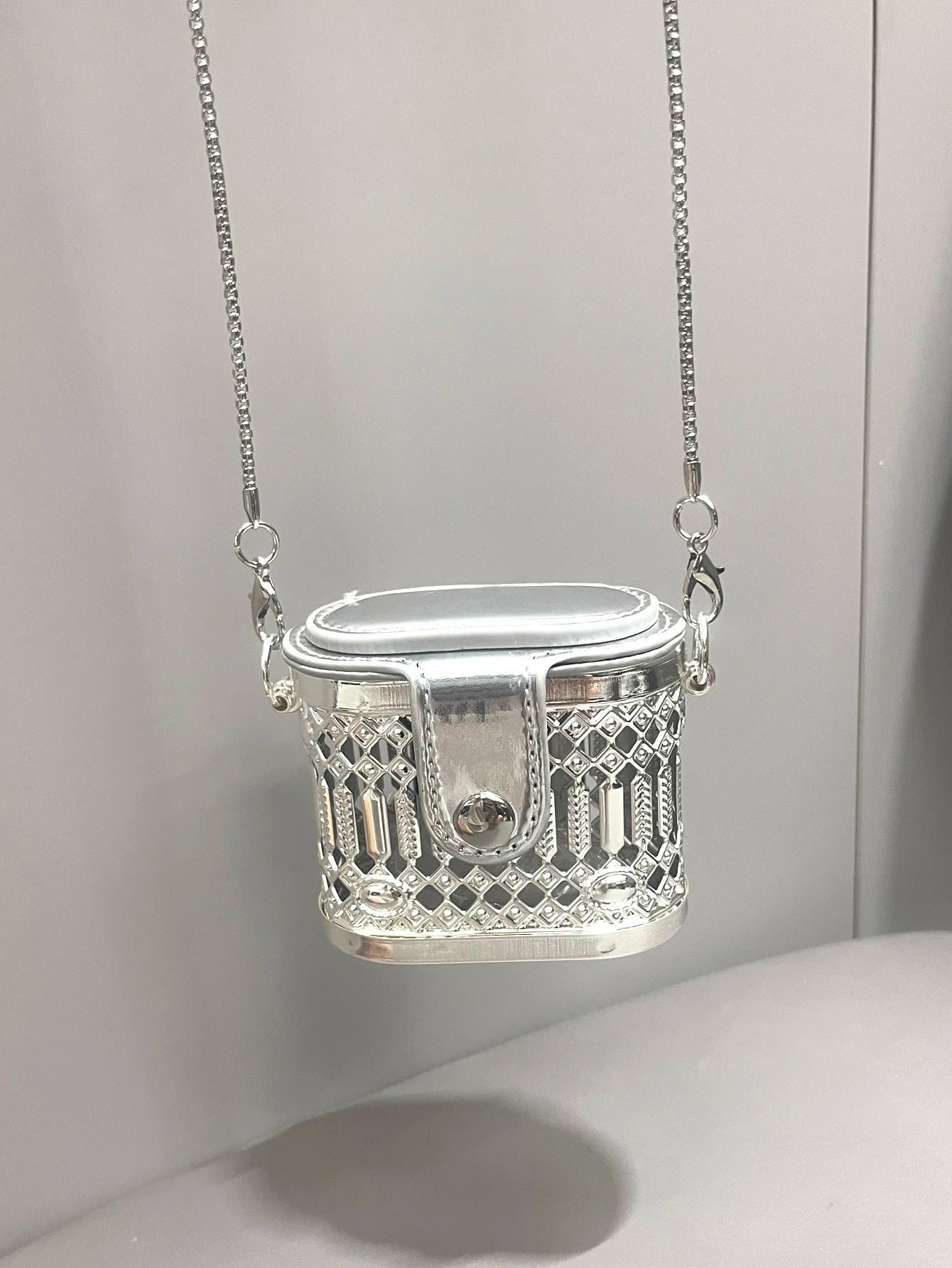 Super Mini Golden Metal Designer Bag | Luxury "Funny Shape" Sculptural Clutch | High-End Metallic Evening Purse with Exterior Flap Pocket & Chain Strap Luxegan