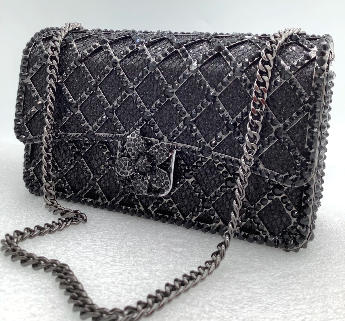 Luxury Jeweled Minaudière Clutch | Long Chain Messenger Messenger Bag for Party & Wedding | Diamond & Gem Encrusted Metallic Handbag | Women’s High-Fashion Evening Shoulder Bag (Model 01) Luxegan