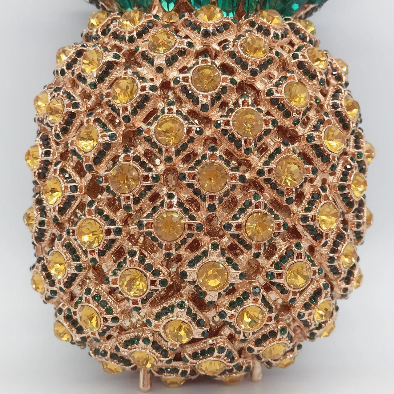 Luxury Metallic Pineapple Evening Clutch | 3D Banquet Day Bag with Silk Lining | Designer Wedding & Party Bucket Purse with Detachable Chain Luxegan