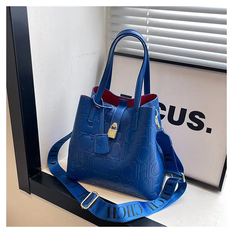 Women's New Large-Capacity Bucket Bag | Winter Fashion Letter Printing Temperament Versatile Messenger Bag Luxegan