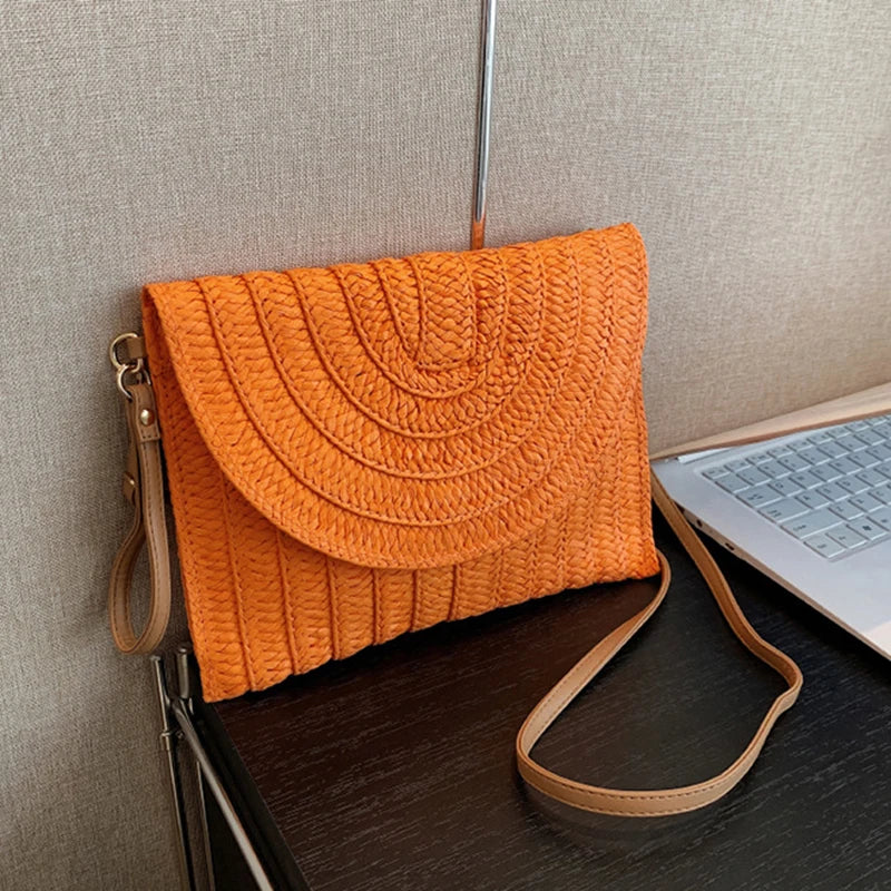Bolsos de playa de verano para mujer Bolso bandolera de paja hecho a mano con sobre Bolso de hombro trenzado Bolso de mano de vacaciones tejido