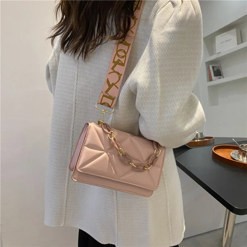 New Women's Bags Korean Version | Lingge Chain Shoulder Bag & Solid Color Messenger Small Square Bag Luxegan
