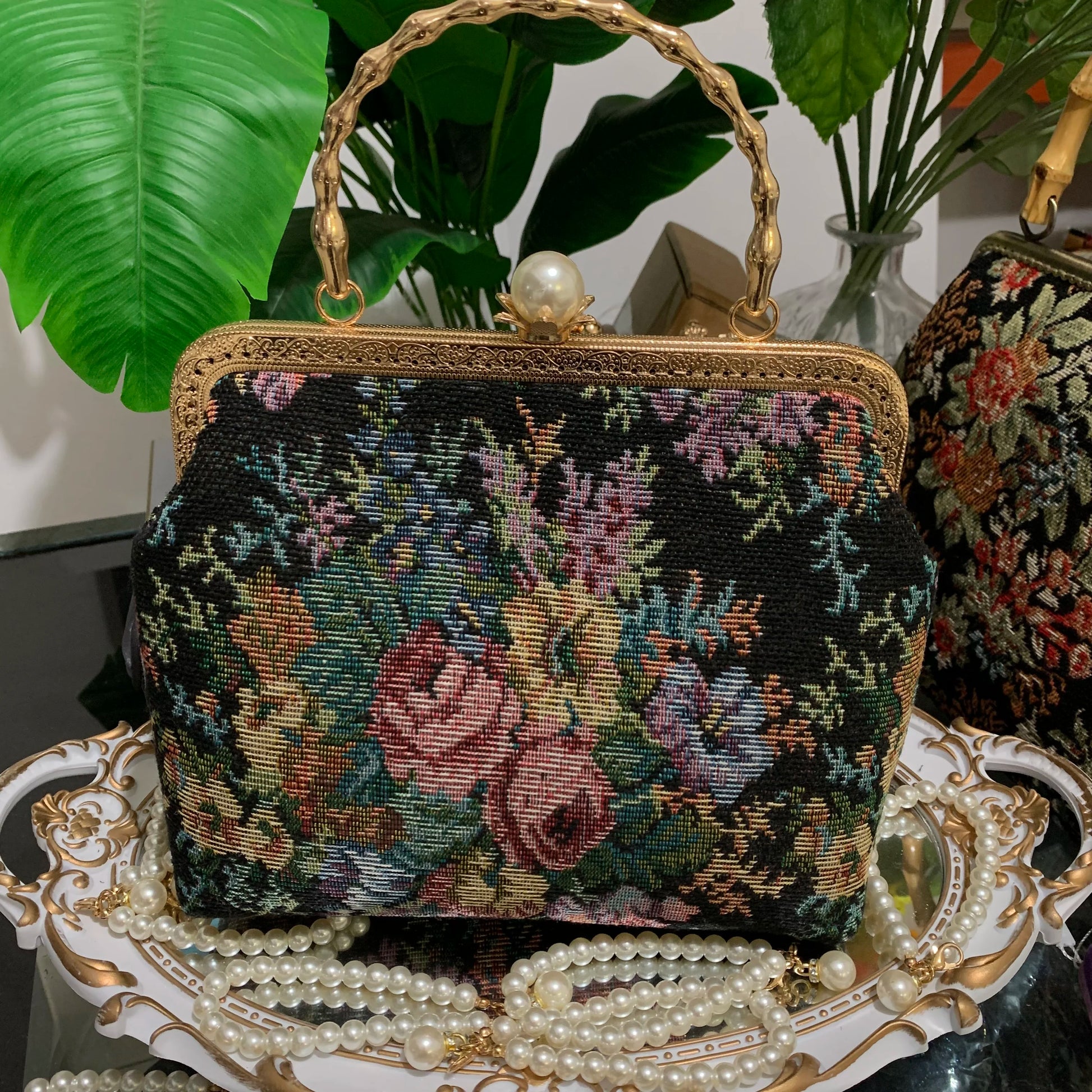 Lost in Vintage Inspiration Baroque Clutch | Floral Tapestry Pearl Bead Purse | Gold-Tone Metal Frame Kiss-Lock Evening Bag with Chain Strap Luxegan