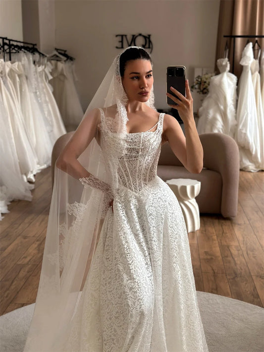 Vestidos de Novia Blancos Personalizados Tokyo Corte A Tirantes Finos Sin Mangas Encaje Vestidos de Novia Cola de Corte Elegantes