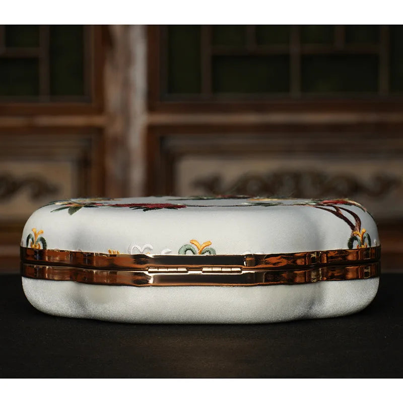 Ethnic Floral Embroidery Round Bag | Sophisticated "Cheongsam Match" Silhouette | Elegant Beaded Chain Crossbody | "Dignified" High-Performance National Style Essential for Radiant Versatile Styling Luxegan