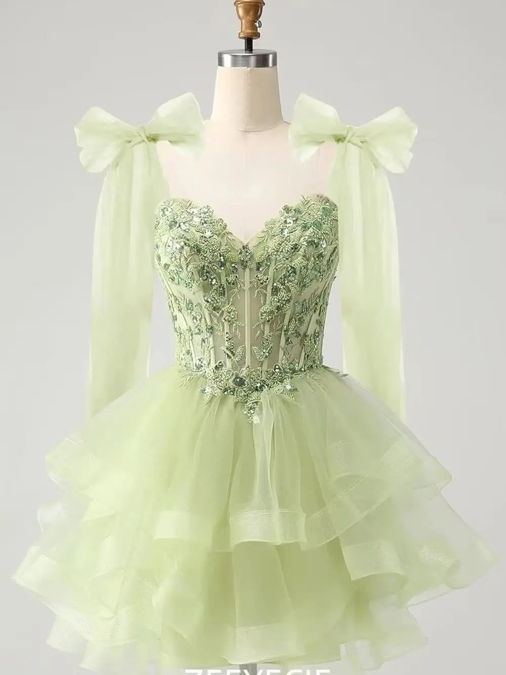 Tiered Tulle Homecoming Dresses Sparkly Lace Applique Bow Straps Short Prom Dress for Teens Cocktail Dress Graduation Dress