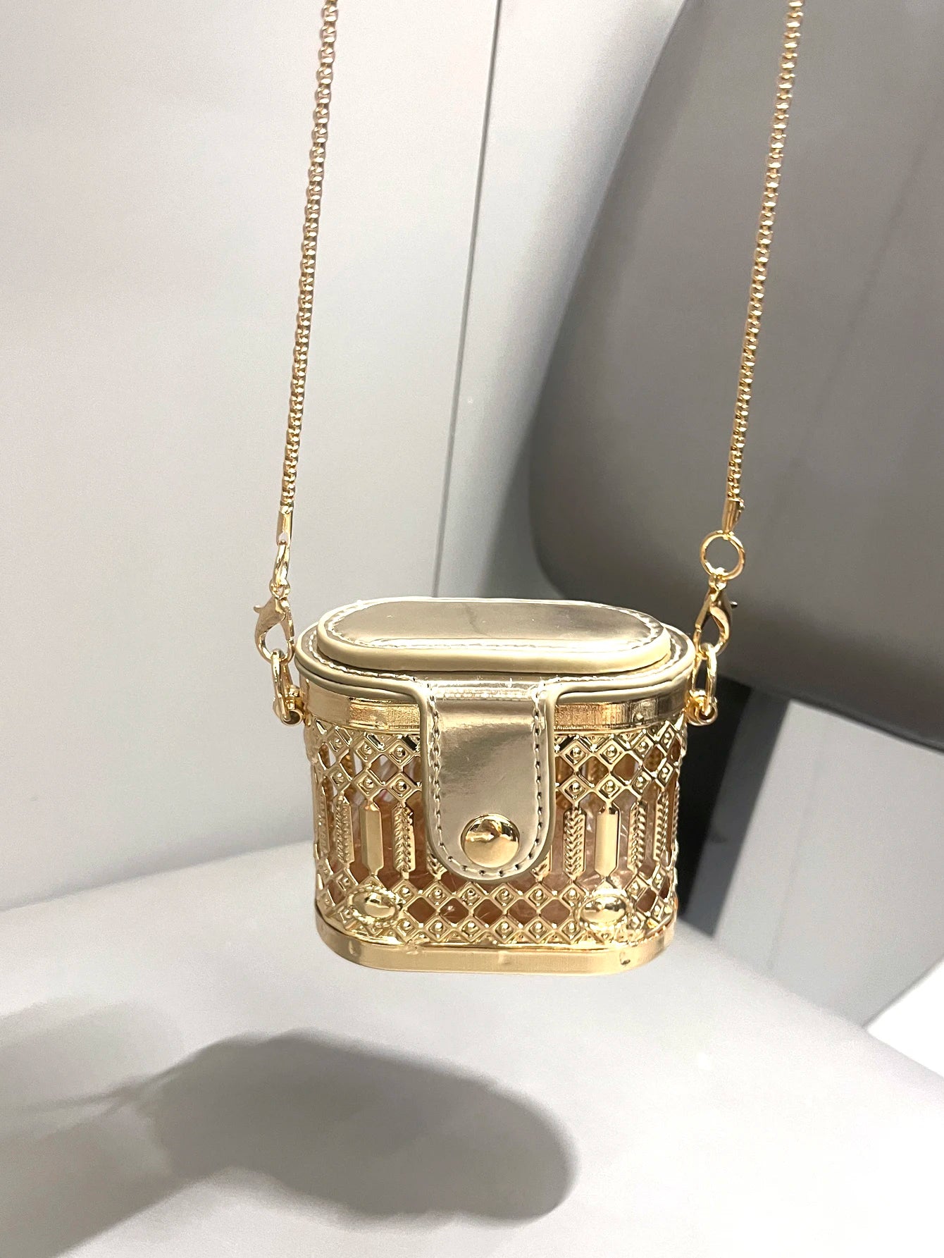 Super Mini Golden Metal Designer Bag | Luxury "Funny Shape" Sculptural Clutch | High-End Metallic Evening Purse with Exterior Flap Pocket & Chain Strap Luxegan