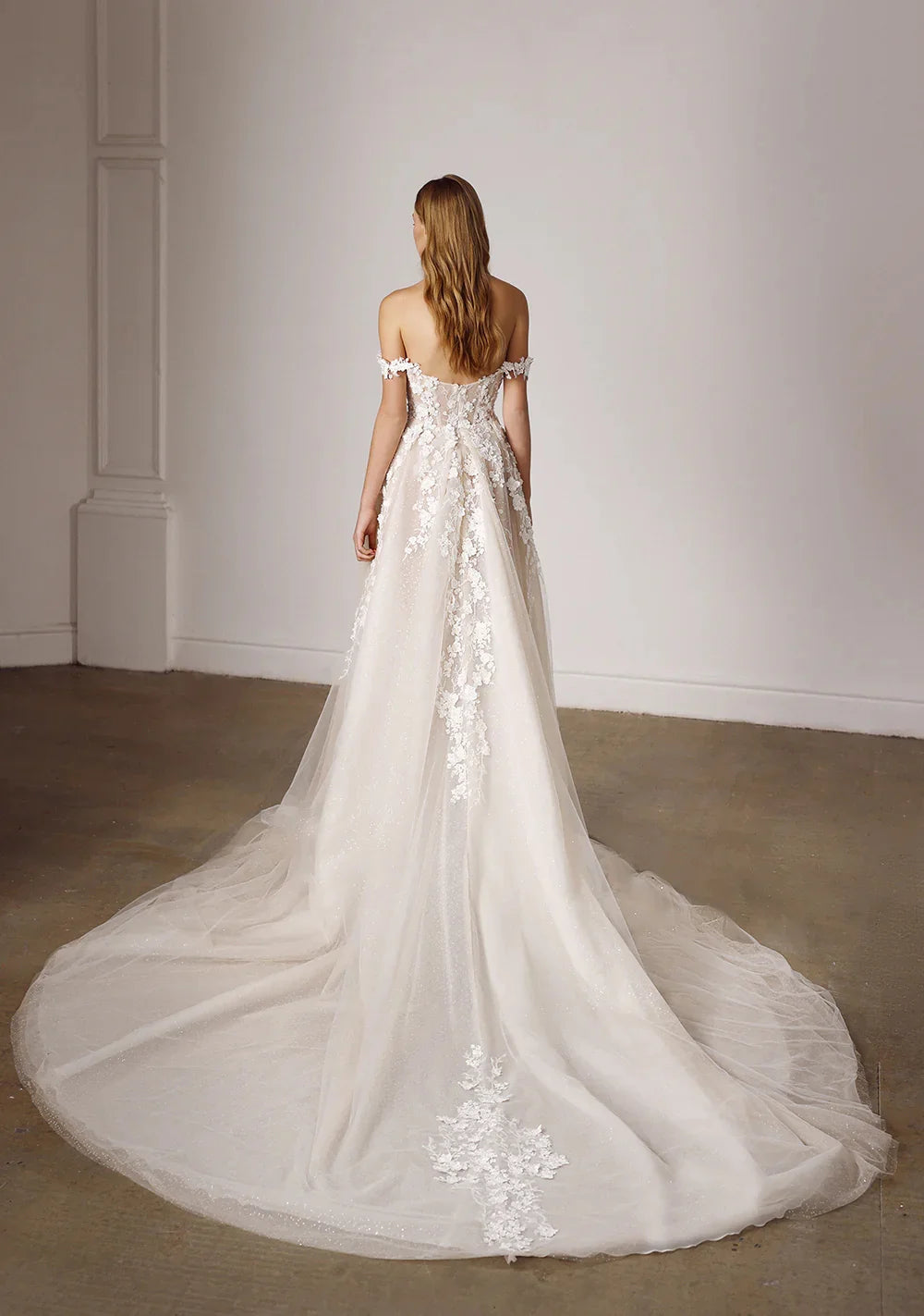 Classic Off-the-Shoulder Sweetheart A-Line Wedding Dress | Elegant Boho Beach "Illusion Lace Applique" Silhouette | Custom Made Embroidered Organza & Tulle Vestido De Noiva | Majestic Lace-Up Bridal Gown Luxegan