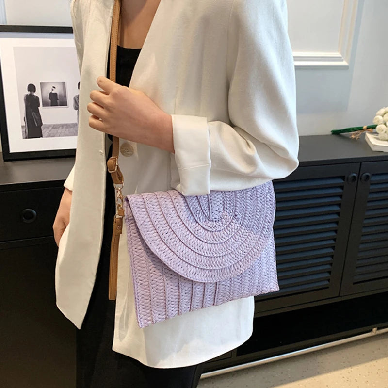 Bolsos de playa de verano para mujer Bolso bandolera de paja hecho a mano con sobre Bolso de hombro trenzado Bolso de mano de vacaciones tejido
