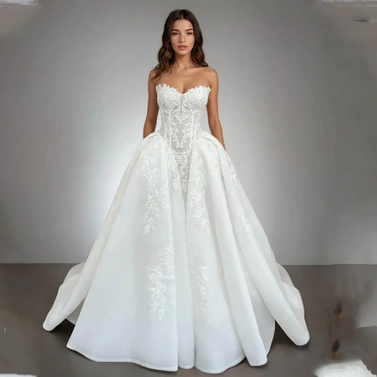 Lujoso Vestido de Novia en Línea A con Aplicaciones de Encaje Corazón, Hecho a Medida, 2026 Rode De Morrie