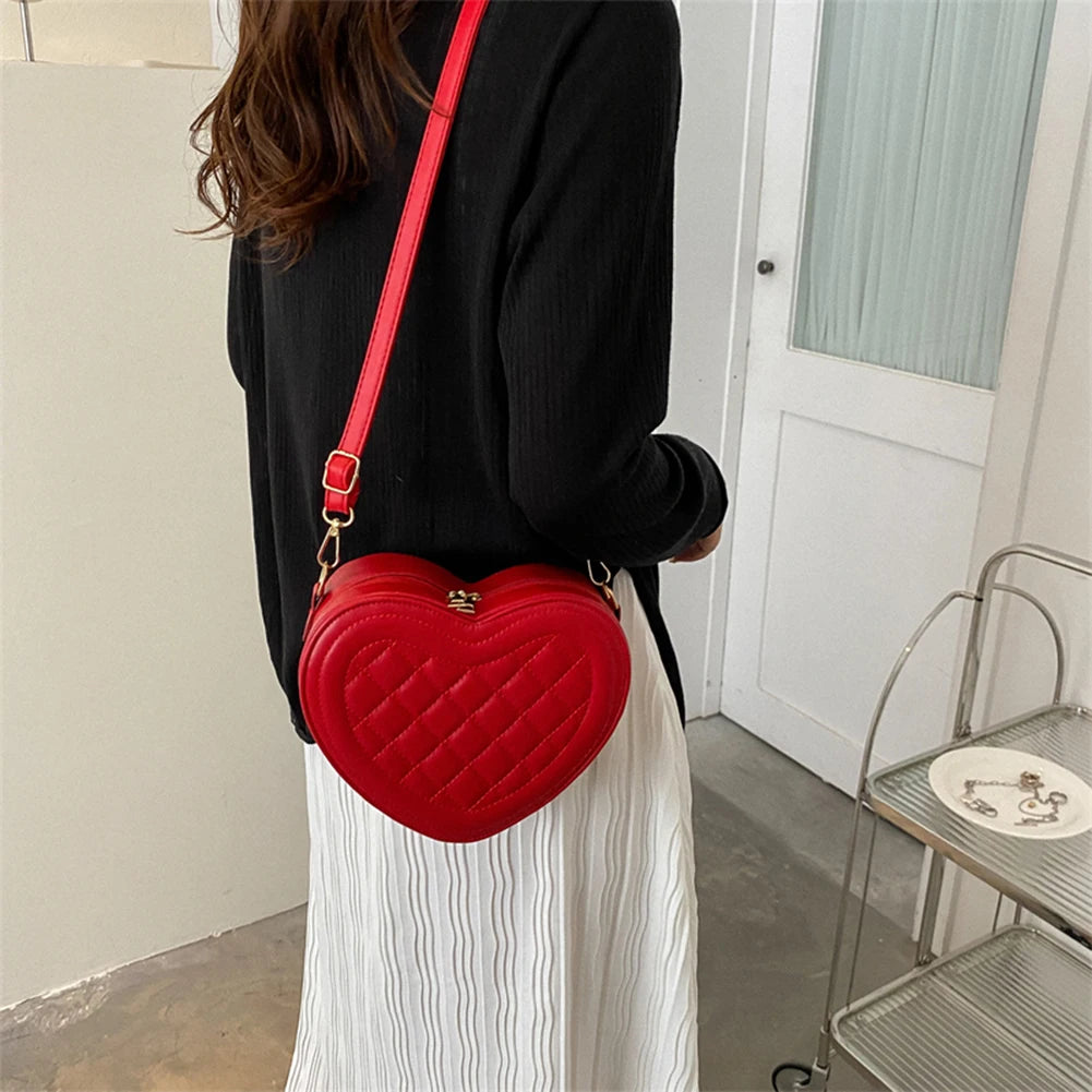 Fashion Love Heart Shaped Crossbody Bag | Rhombic Pattern Leather Chain Totes Luxegan