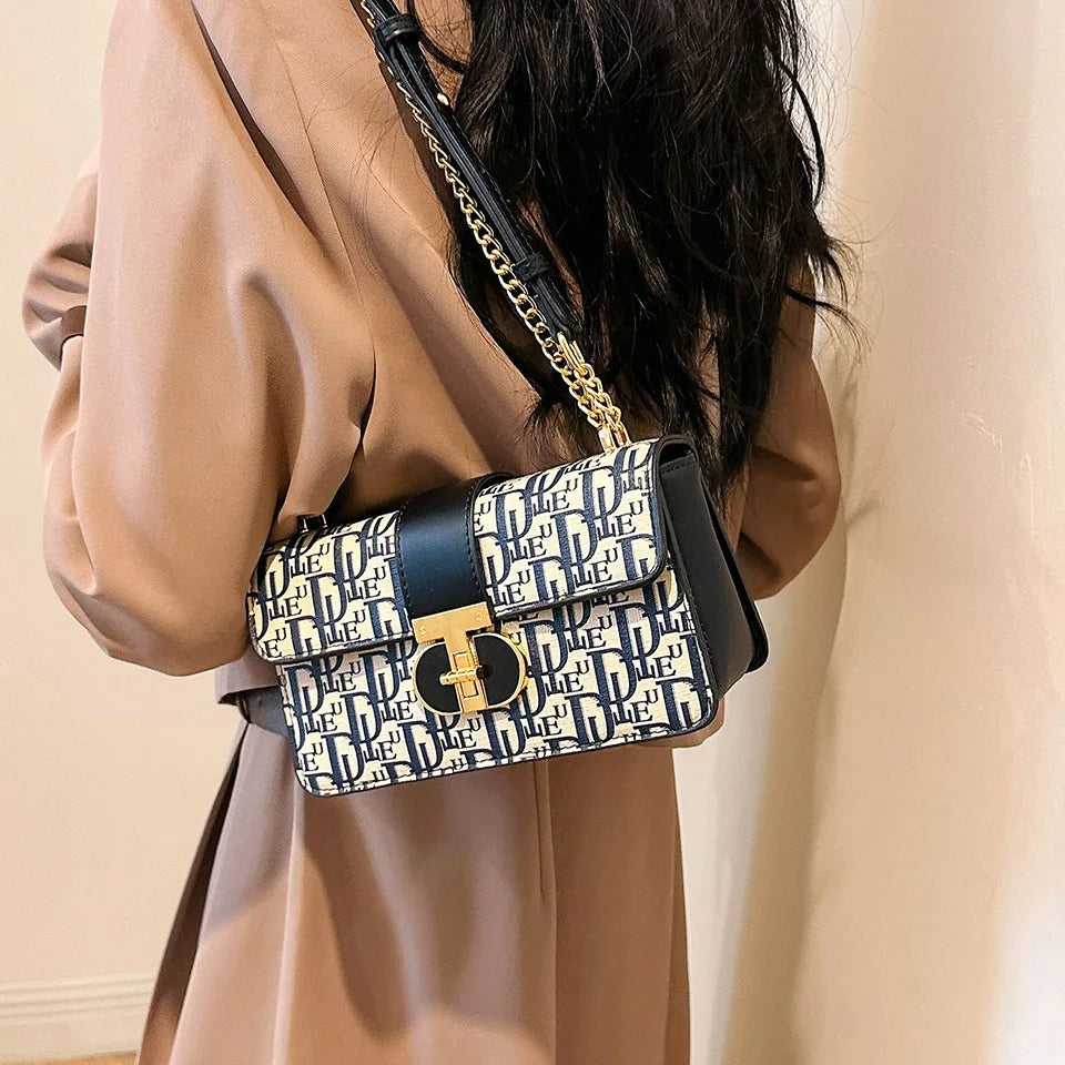 Letter Print Lock Luxury Handbags | Women's Shoulder Bags & Designer Crossbody Purses (Chain Strap Clutch Bag) Luxegan